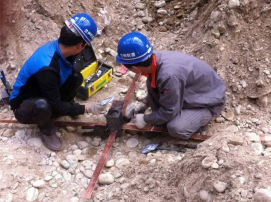 人工联合地网接地引上线安装