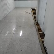 陶瓷防静电地板工程_配电室防静电地板